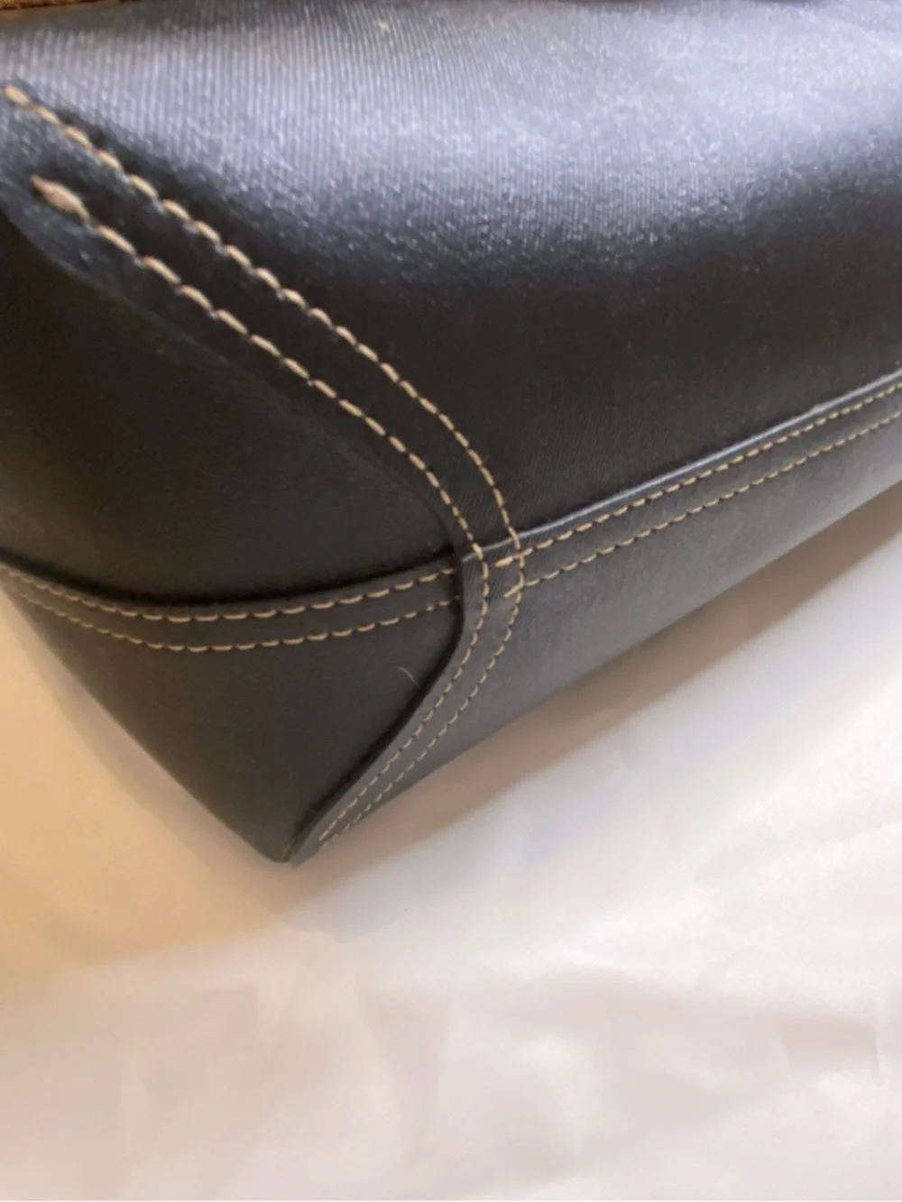 Gucci Beige/Brown GG Supreme Tote with Dark Brown Trim - Picture 11 of 16